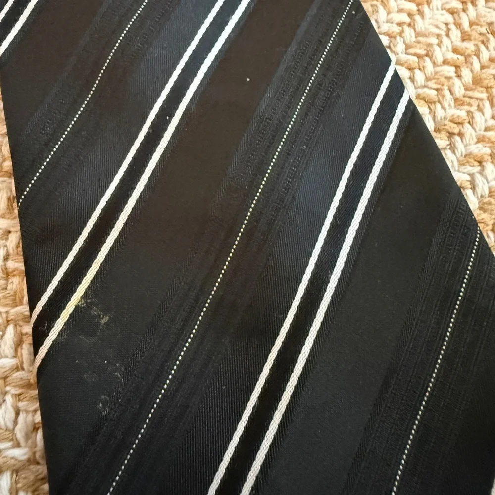 Venetto collection Classic dark blue black and White Striped Tie